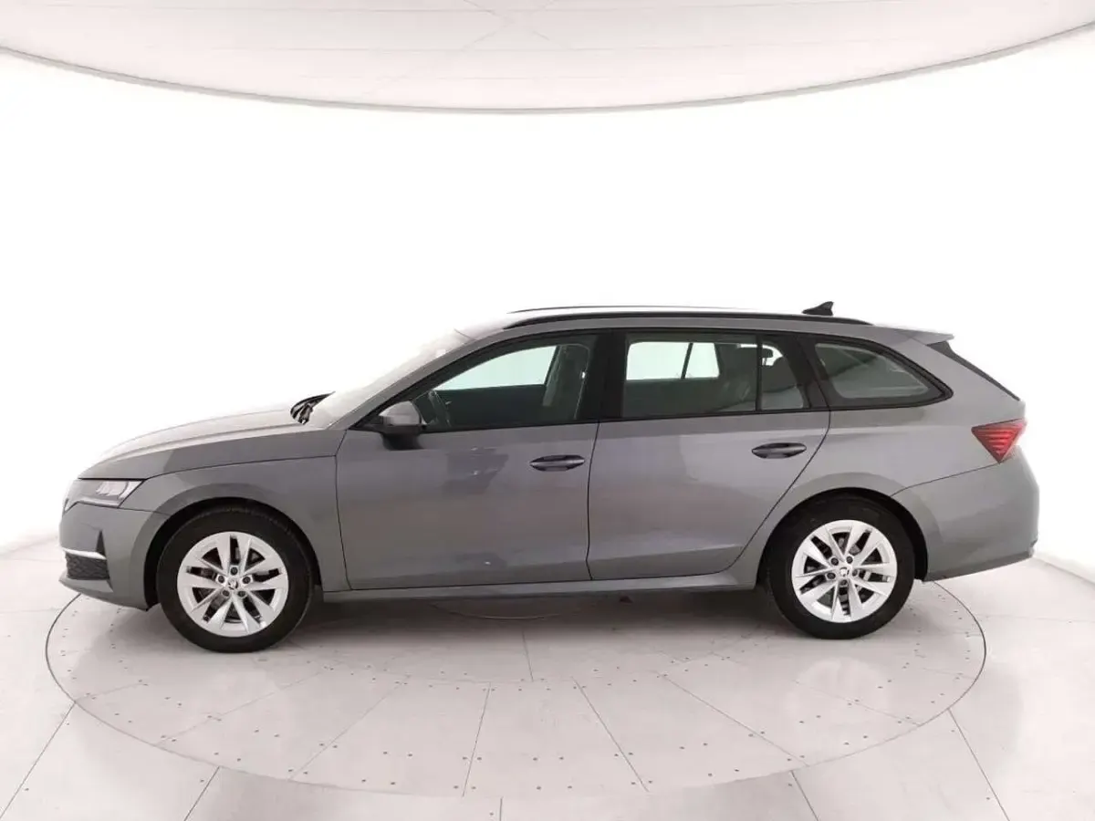 Usata Skoda Octavia Executive 150 CV (110 kW) 2024 Grigio grafite Station wagon