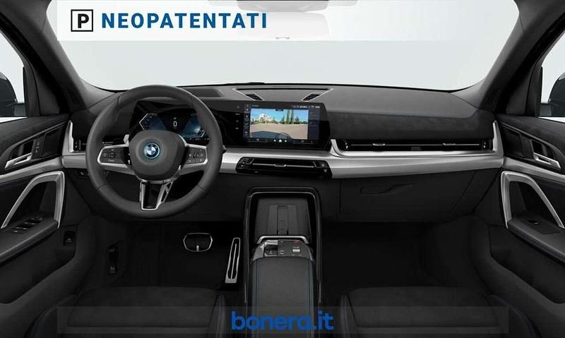 Nuova BMW iX2 M Sport 150 kW (204 CV) 2026 Black sapphire metallizzato SUV