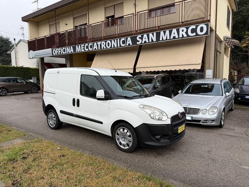 Usata Fiat Doblò 90 CV (66 kW) 2011 Bianco Monovolume