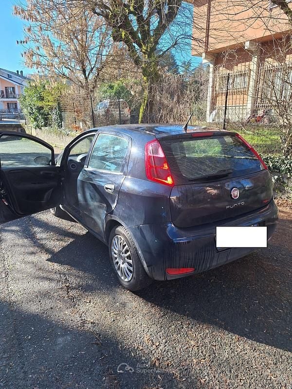 Usata Fiat Punto Street 69 CV (50 kW) 2016 Blu Utilitaria