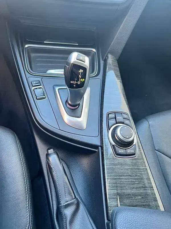 Usata BMW 320 Luxury Line 184 CV (135 kW) 2012 Grigio Berlina