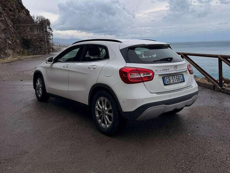 Begagnad Mercedes GLA200 Business 136 HK (100 kW) 2018 Vit SUV