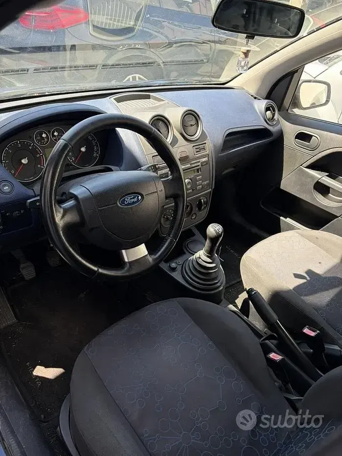 Usata Ford Fiesta 68 CV (50 kW) 2008 Bluazzurro Utilitaria