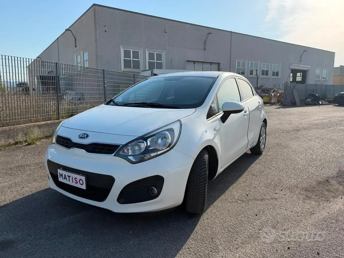 Usata Kia Rio Active 75 CV (55 kW) 2014 Bianco Berlina