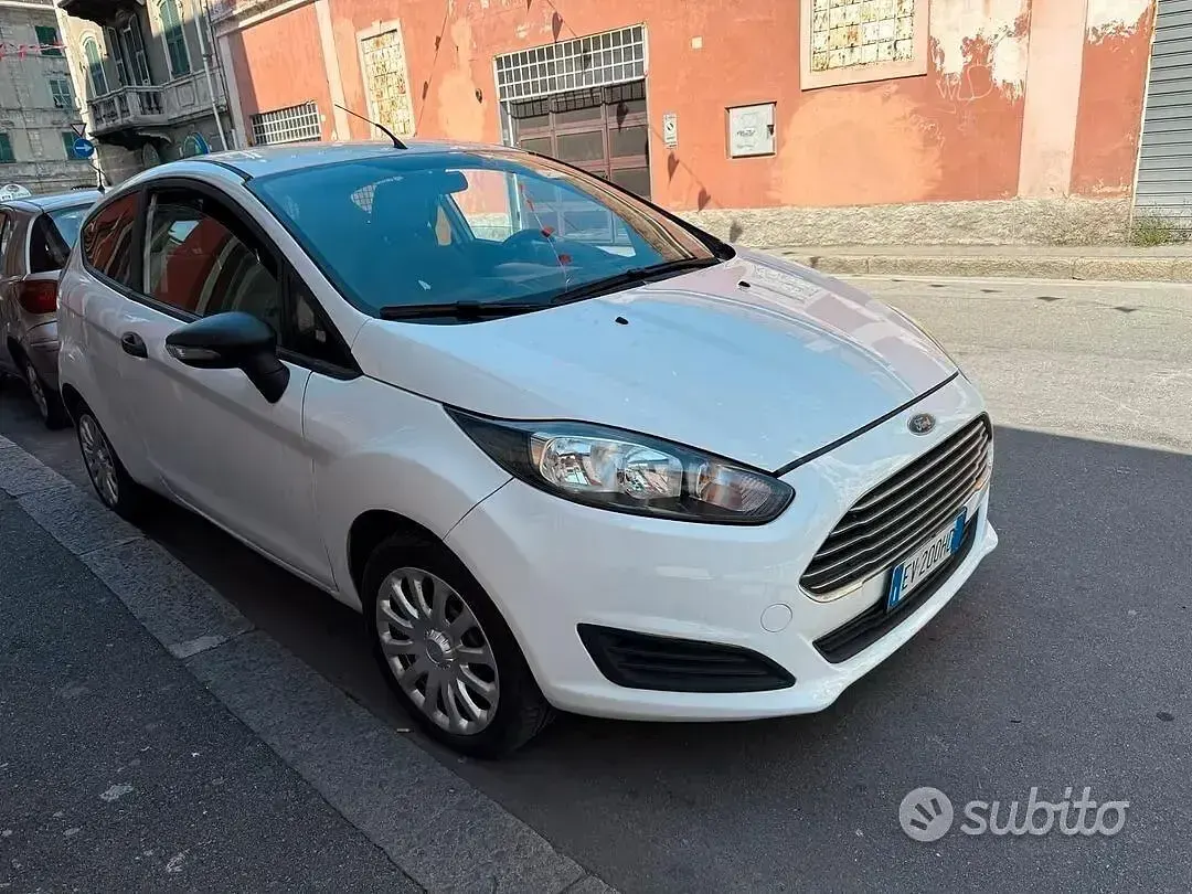 Usata Ford Fiesta Business Edition 75 CV (55 kW) 2014 Bianco Utilitaria