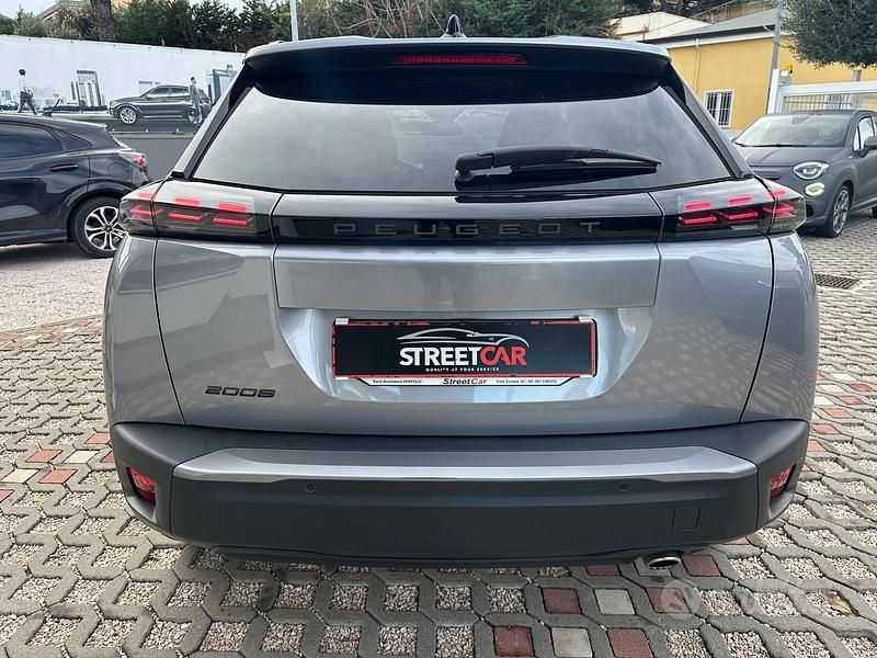 Usata Peugeot 2008 Allure 131 CV (96 kW) 2023 Grigio SUV