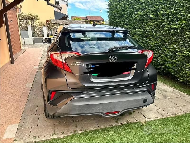 Usata Toyota C-HR 116 CV (85 kW) 2017 Grigio SUV