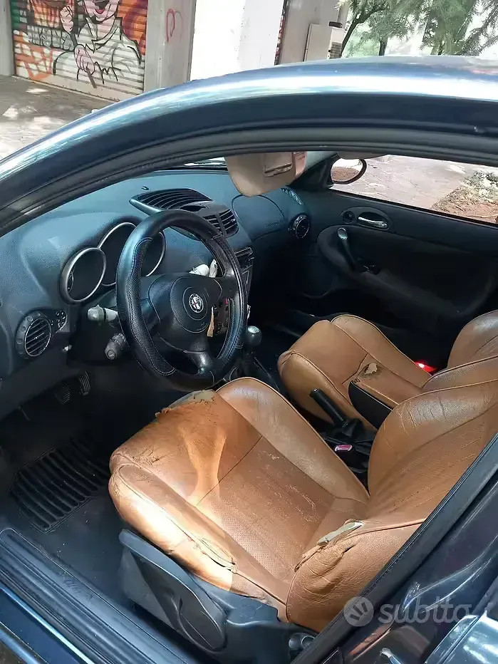 Usata Alfa Romeo 147 116 CV (85 kW) 2001 Nero Utilitaria
