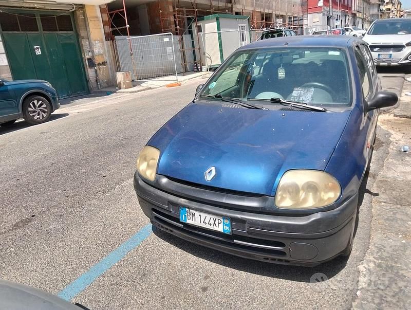 Usata Renault Clio II 58 CV (42 kW) 2000 Blu Utilitaria