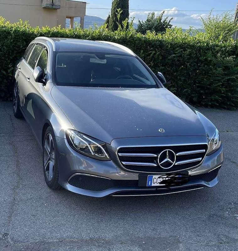 Usata 2021 Mercedes E200 Premium Station wagon | 27.900 € (Buon prezzo) - Immagine 1/4