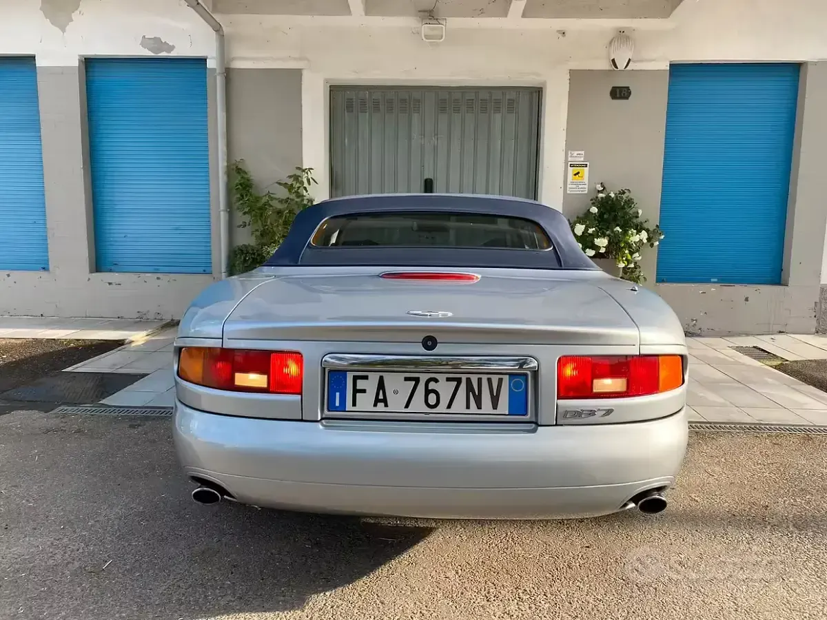 Usata Aston Martin DB7 332 CV (244 kW) 1998 Grigio Cabrio