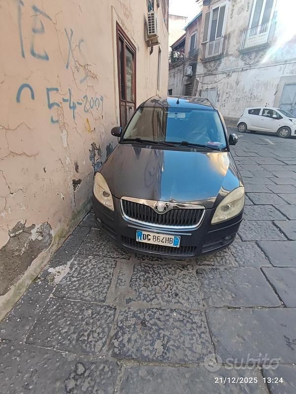 Usata Skoda Roomster 2007 Grigio Monovolume