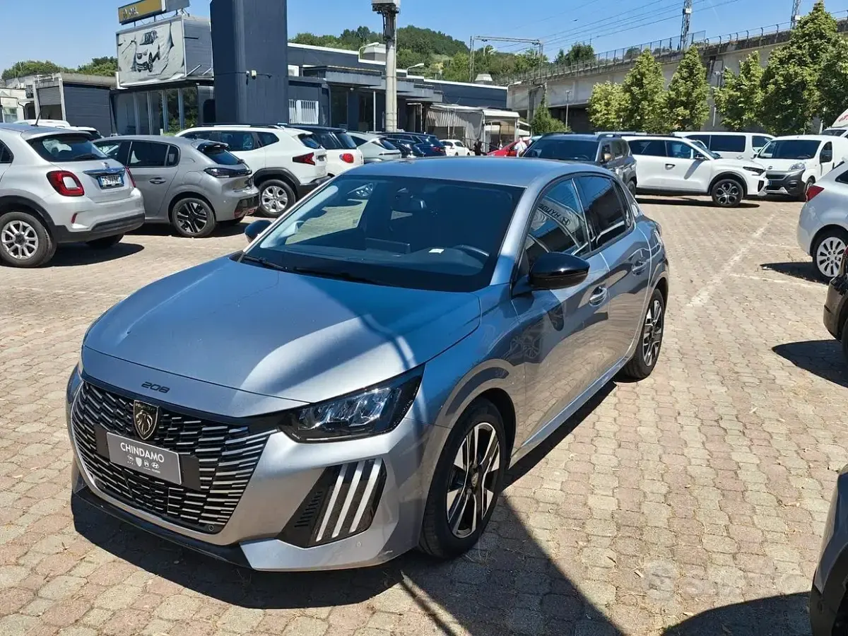 Usata Peugeot 208 Allure 101 CV (74 kW) 2024 Grigio Utilitaria