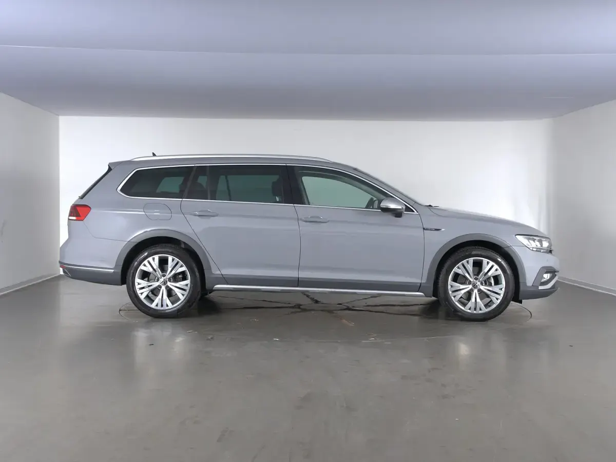 Usata VW Passat Alltrack 200 CV (147 kW) 2022 Moonstone grey Station wagon
