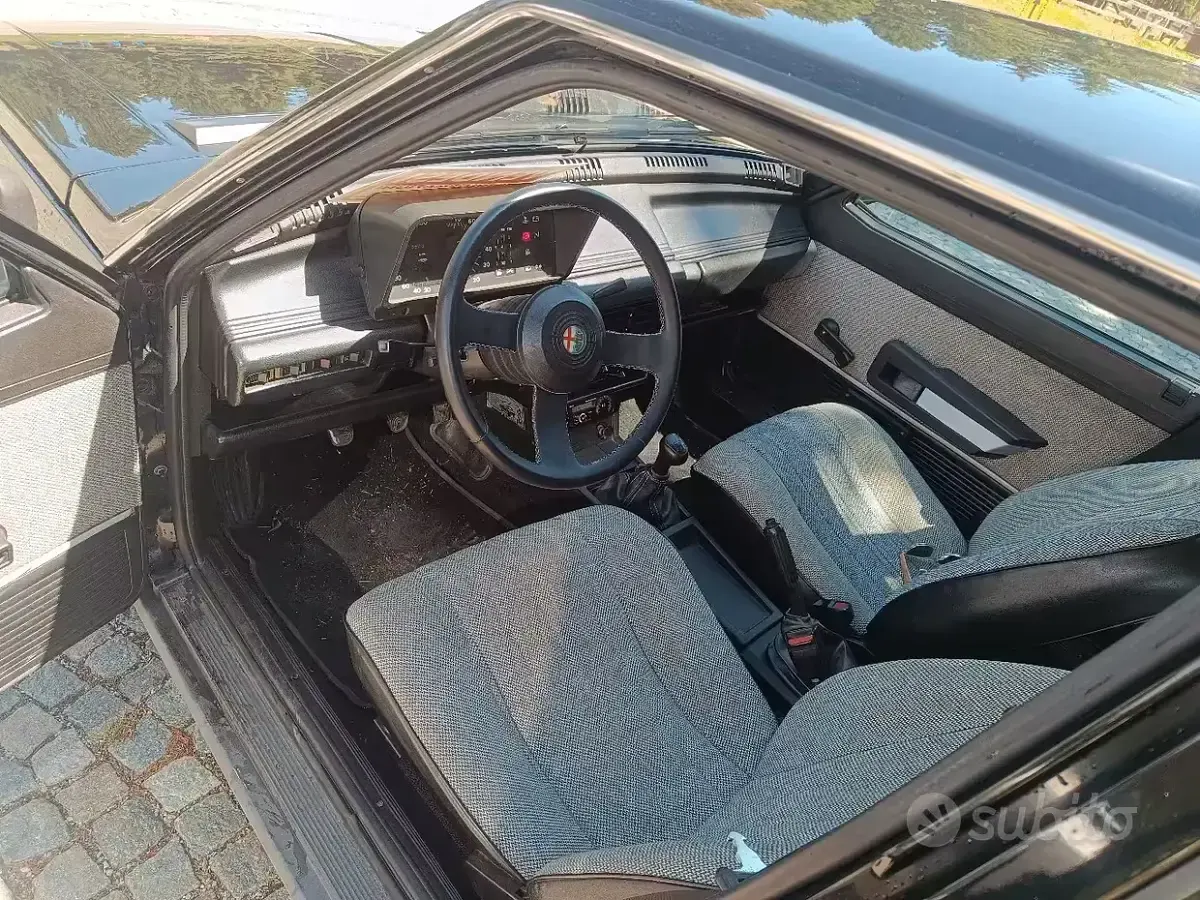 Usata Alfa Romeo Giulietta 109 CV (80 kW) 1983 Nero Berlina