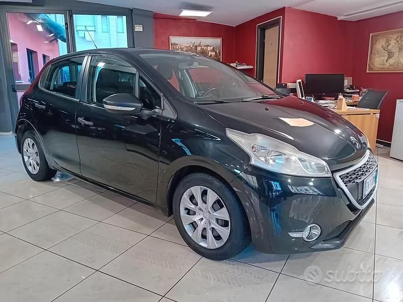 Usata Peugeot 208 Access 68 CV (50 kW) 2012 Nero Utilitaria