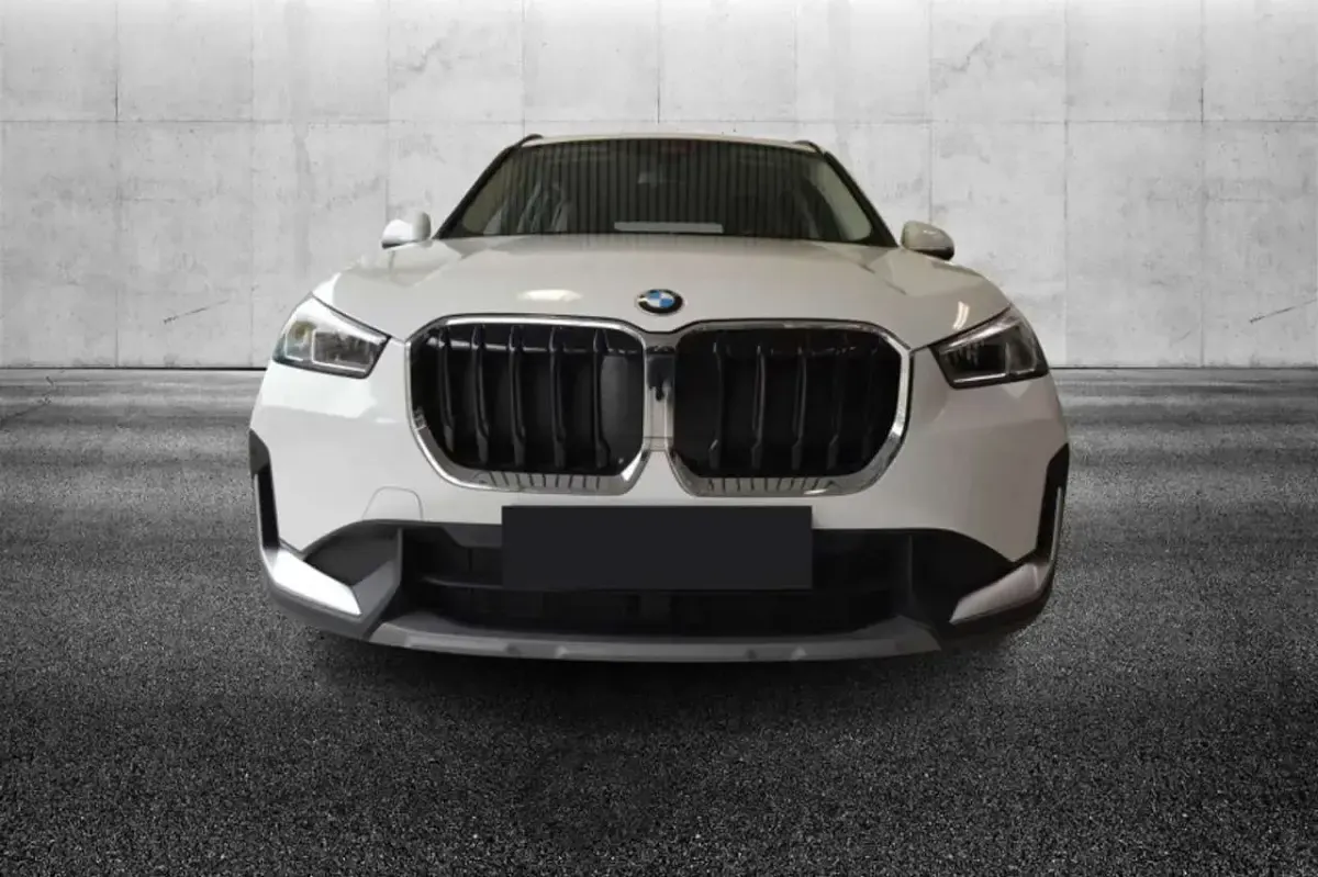 Usata BMW X1 Efficient Dynamics 136 CV (100 kW) 2023 Bianco metallizzato SUV