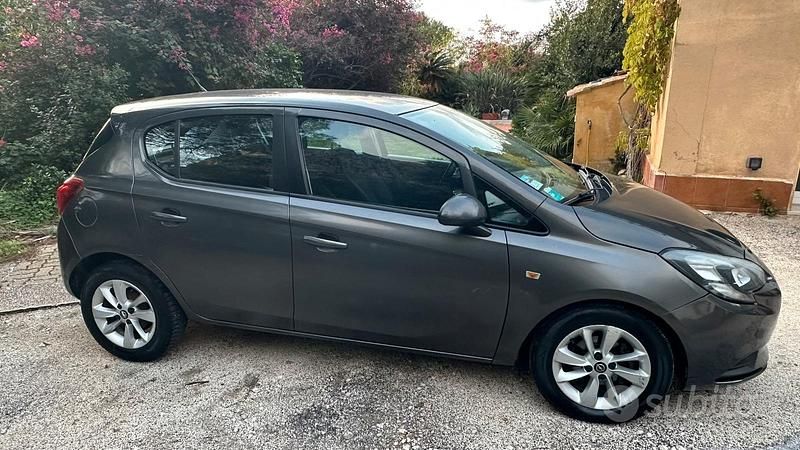Usata Opel Corsa 90 CV (66 kW) 2015 Grigio Berlina