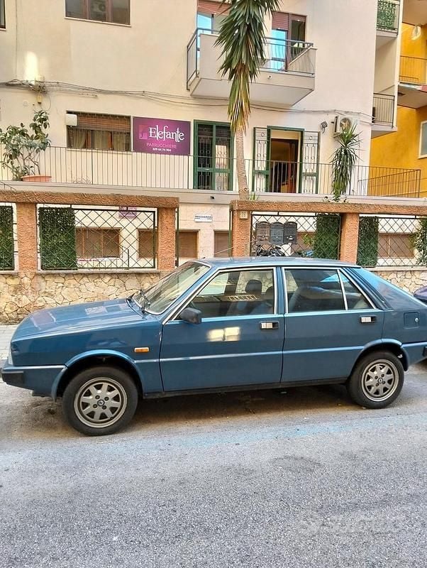 Usata Lancia Delta 78 CV (57 kW) 1985 Blu Utilitaria
