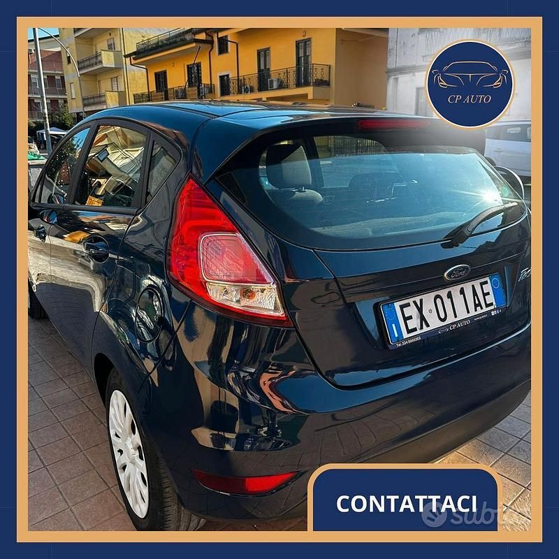 Usata Ford Fiesta 75 CV (55 kW) 2015 Blu Berlina