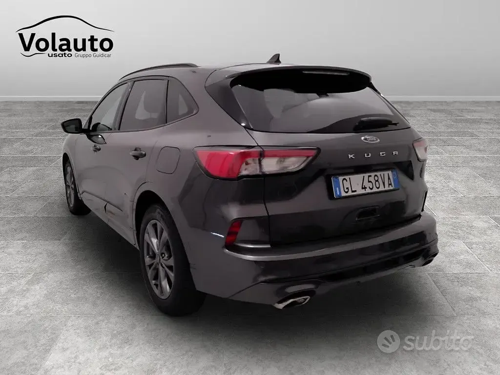 Usado Ford Kuga ST-Line 120 CV (88 kW) 2022 Gris SUV