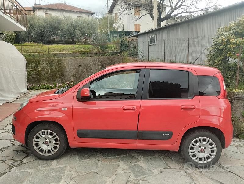Usata Fiat Panda Lounge 2017 Rosso Utilitaria