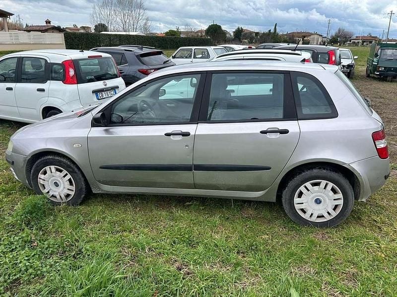 Usata Fiat Stilo Dynamic 116 CV (85 kW) 2003 Argento Berlina
