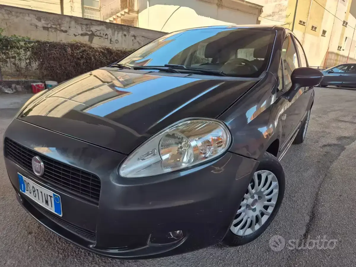 Usata Fiat Grande Punto 75 CV (55 kW) 2009 Grigio Utilitaria