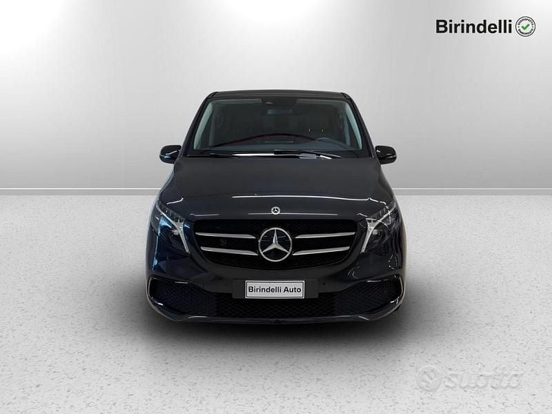 Usata Mercedes V300 Exclusive 237 CV (174 kW) 2023 Grigio Monovolume