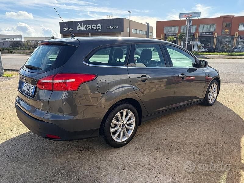 Usata Ford Focus Titanium 120 CV (88 kW) 2018 Grigio Station wagon