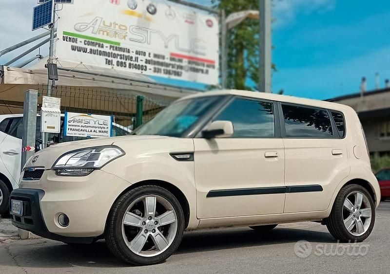 Usata Kia Soul Active 128 CV (94 kW) 2010 Beige SUV
