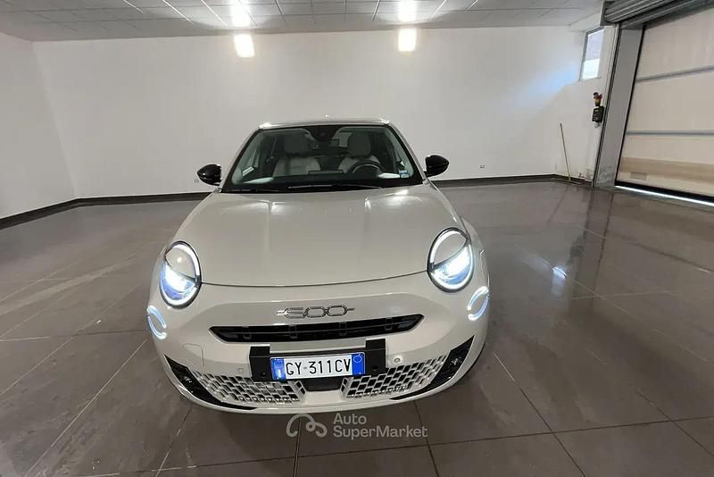 Usata Fiat 600 La Prima 136 CV (100 kW) 2025 Beige SUV
