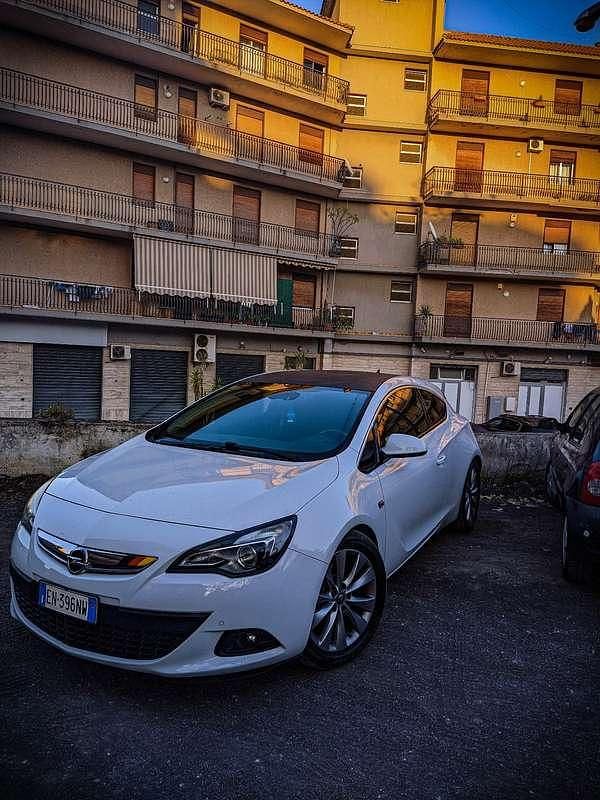 Usata Opel Astra Cosmo 131 CV (96 kW) 2012 Berlina