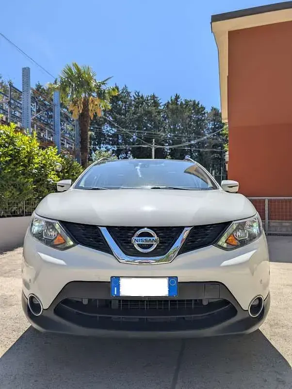 Usata Nissan Qashqai Tekna 110 CV (80 kW) 2017 Bianco SUV