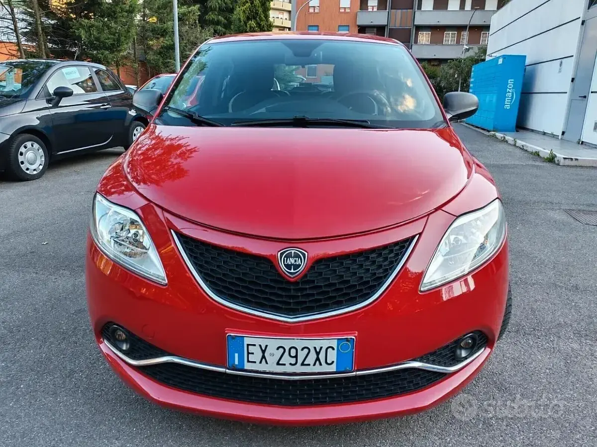 Usata Lancia Ypsilon 69 CV (50 kW) 2015 Rosso Utilitaria