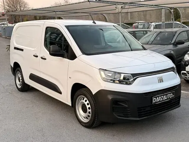 Usata Fiat Doblò 102 CV (75 kW) 2023 Bianco pastello Monovolume