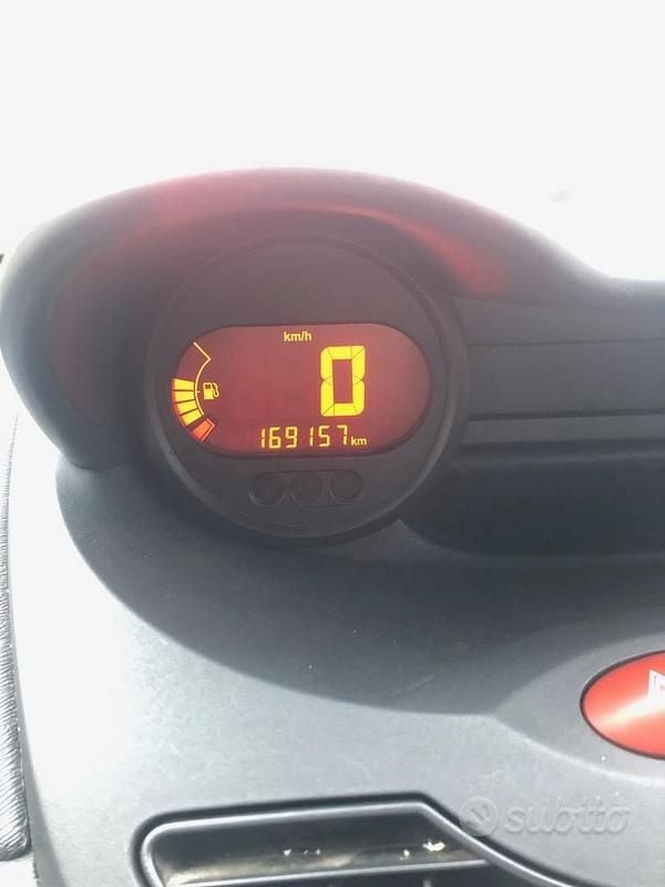 Usata Renault Twingo Dynamique 60 CV (44 kW) 2008 Argento Utilitaria