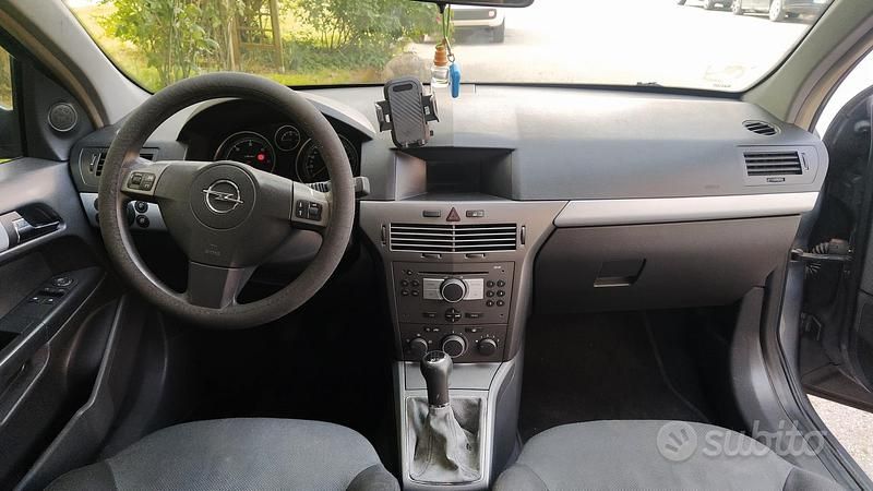 Usata Opel Astra Club 101 CV (74 kW) 2005 Grigio Station wagon