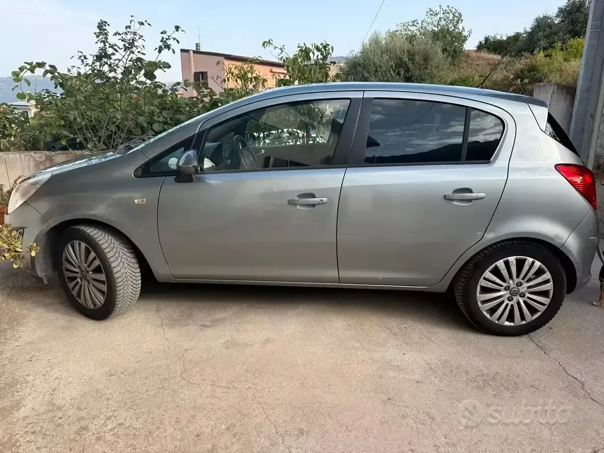 Usata Opel Corsa 75 CV (55 kW) 2013 Grigio Utilitaria