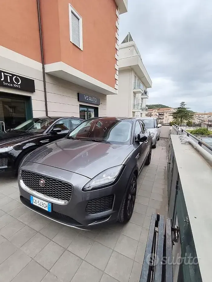 Usata Jaguar E-Pace Chequered Flag 150 CV (110 kW) 2019 Grigio SUV