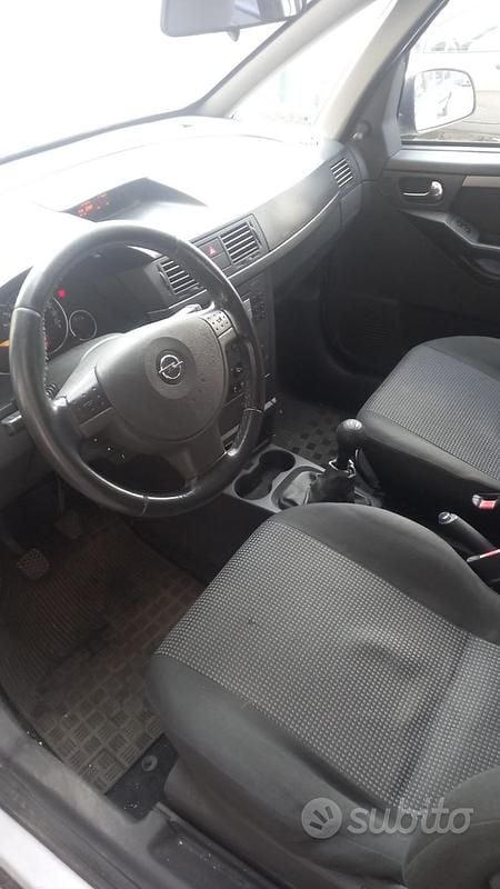 Usata 2010 Opel Meriva Monovolume | 2300 € (Super prezzo) - Immagine 1/4