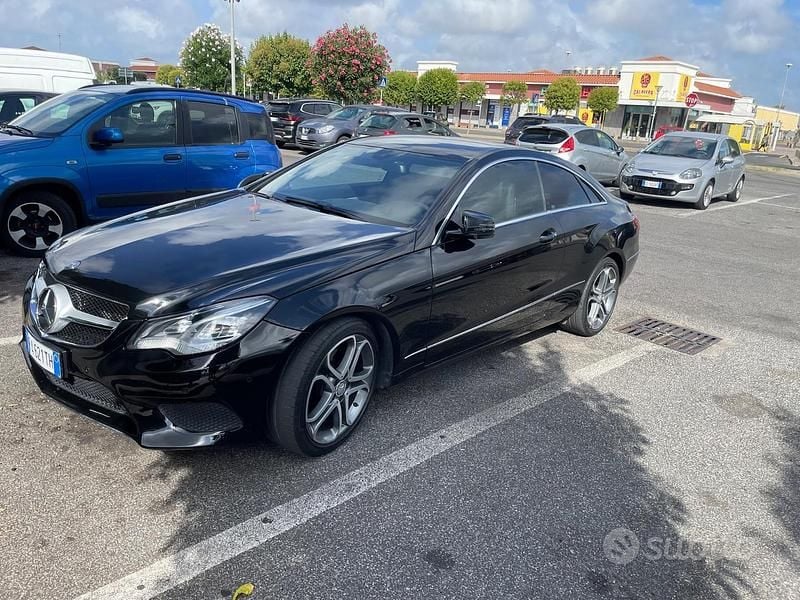 Usata Mercedes E220 258 CV (189 kW) 2015 Nero Coupé