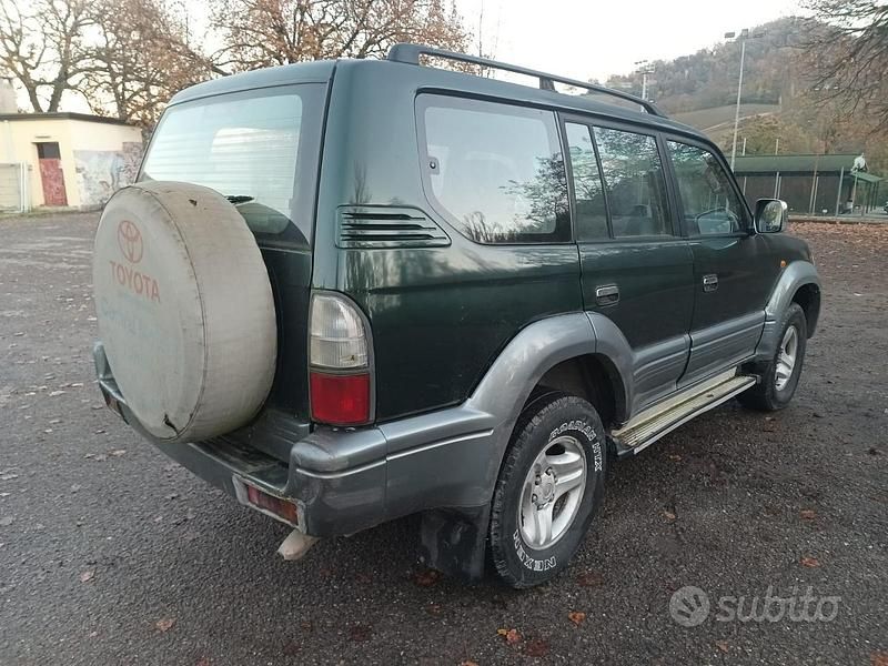 Usata Toyota Land Cruiser 163 CV (119 kW) 2001 Verde Berlina