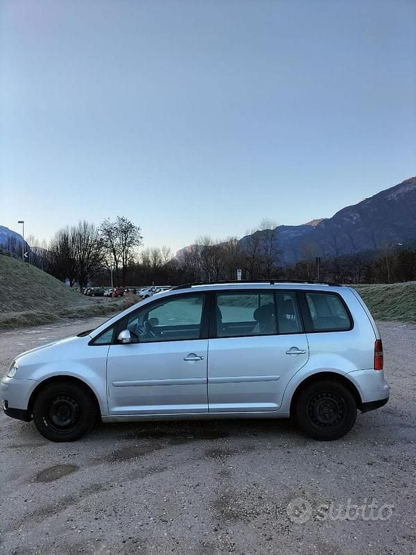Usata VW Touran 2006 Grigio Monovolume