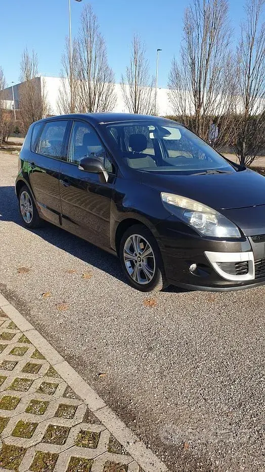 Usata Renault Scenic E-Tech 110 CV (80 kW) 2010 Nero Monovolume