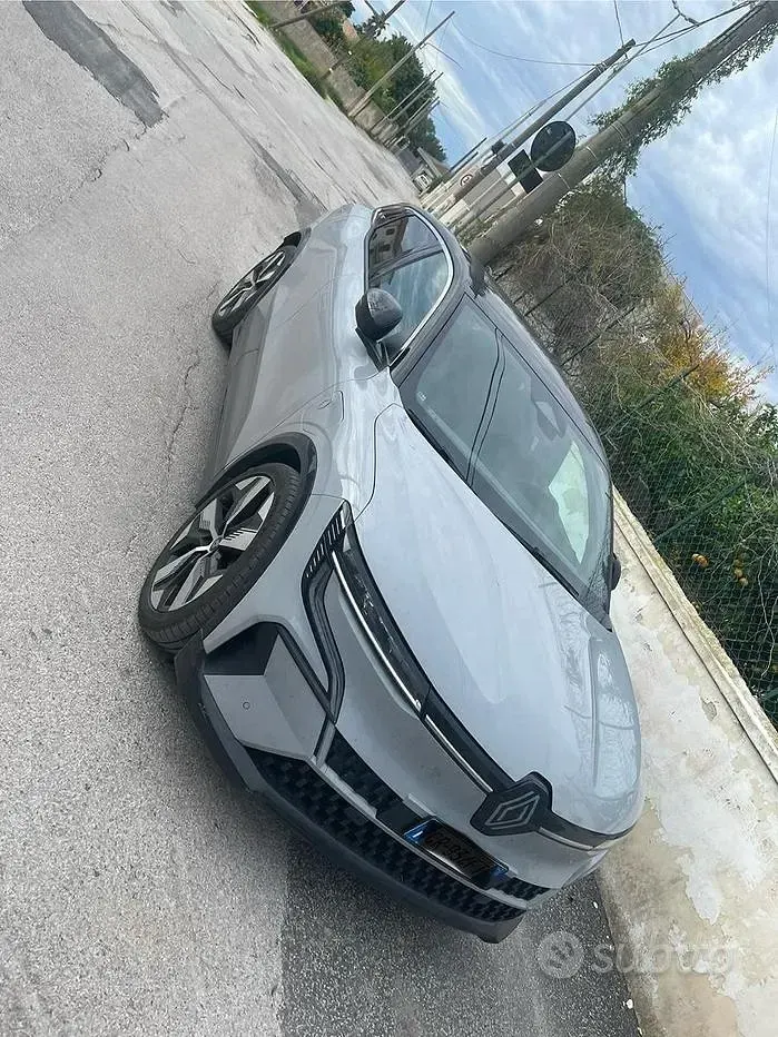 Usata Renault Mégane 55 kW (75 CV) 2023 Grigio Berlina