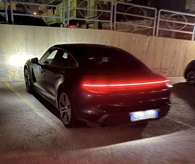 Usata Porsche Taycan 139 kW (190 CV) 2021 Bronzo Berlina