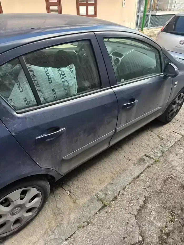 Usata Opel Corsa 69 CV (50 kW) 2009 Blu Utilitaria