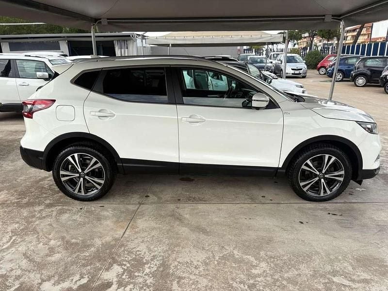 Usata Nissan Qashqai Tekna 131 CV (96 kW) 2018 Bianco SUV