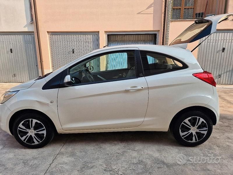 Usata Ford Ka 75 CV (55 kW) 2011 Bianco Utilitaria